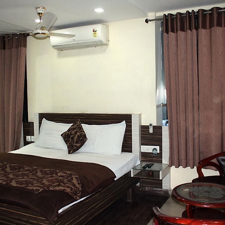 Hotel Swayam Jabalpur Buitenkant foto