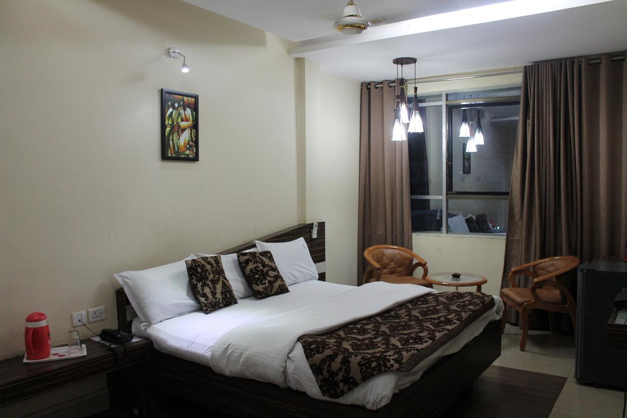 Hotel Swayam Jabalpur Buitenkant foto