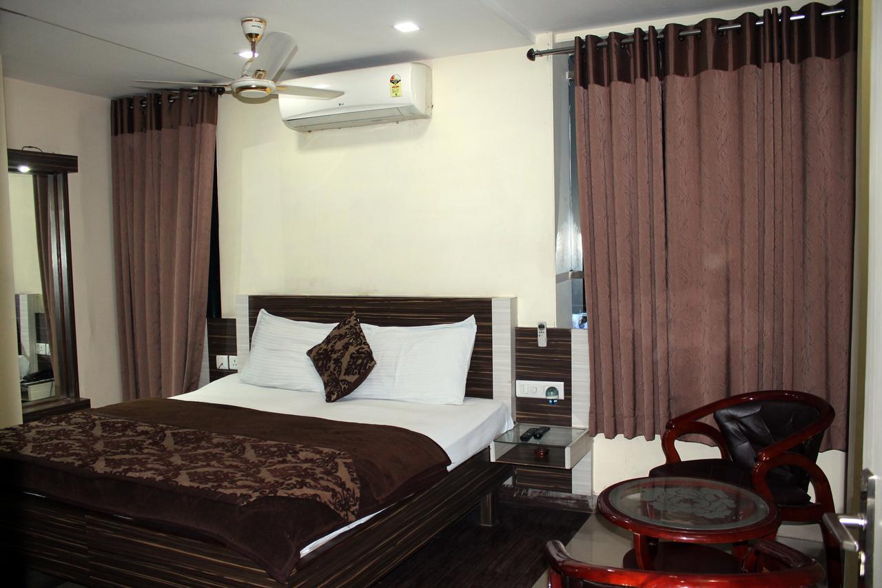 Hotel Swayam Jabalpur Buitenkant foto
