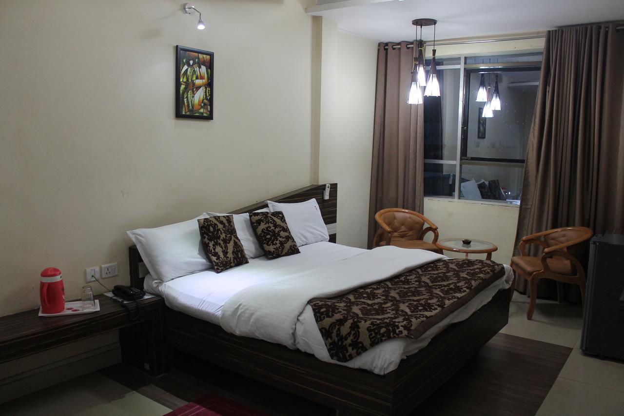 Hotel Swayam Jabalpur Buitenkant foto